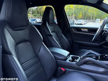 Car image 40