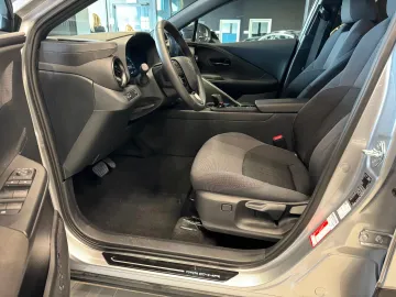 Car image 23