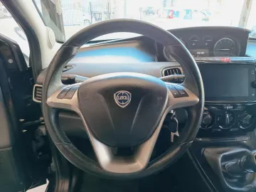 Car image 26