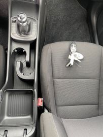 Car image 33