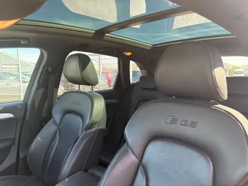 Car image 30