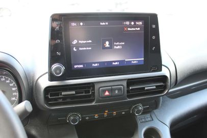 Car image 26