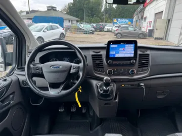 Car image 32