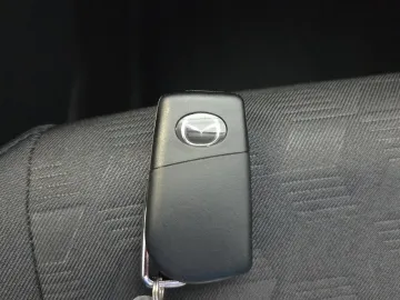 Car image 25