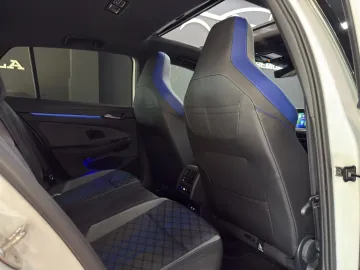 Car image 40