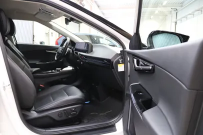 Car image 30