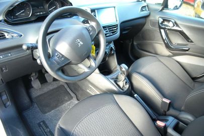 Car image 10