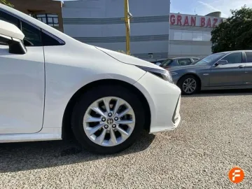 Car image 19