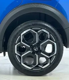 Car image 27