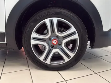 Car image 25
