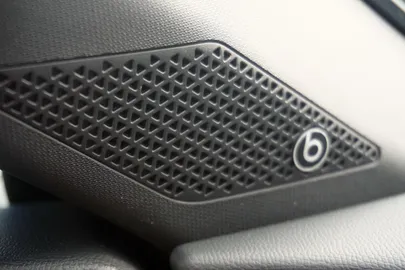 Car image 46