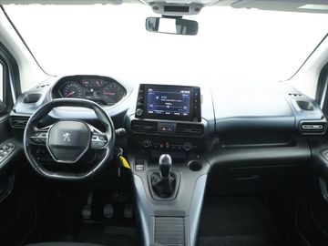 Car image 26