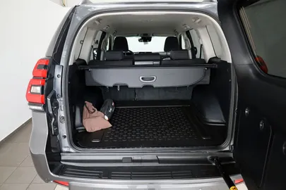 Car image 28