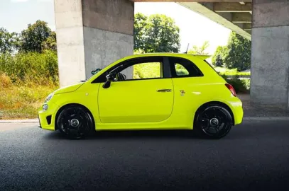Car image 4