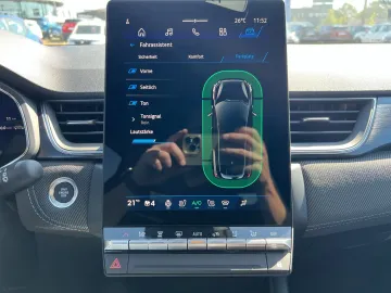 Car image 30