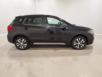 Car image 4