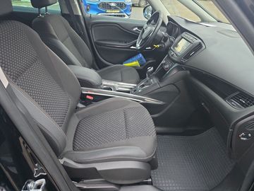 Car image 13