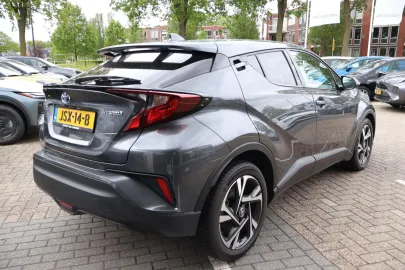 Car image 3
