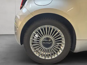 Car image 26