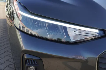 Car image 35
