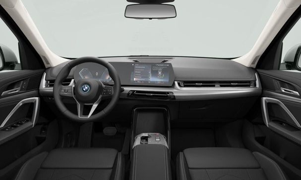 BMW iX1 xDrive30 xLine 200 kW image number 5