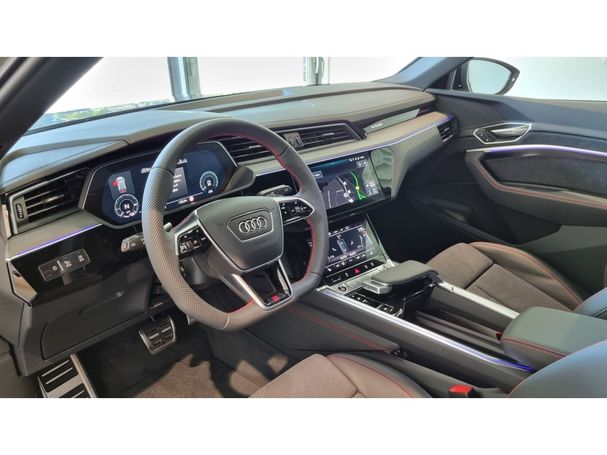 Audi Q8 50 quattro e-tron S-line 250 kW image number 16