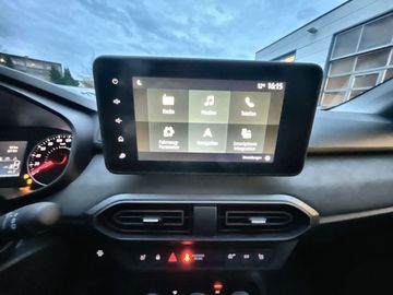 Car image 12