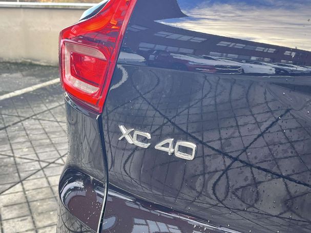 Volvo XC40 Recharge R T4 Design 155 kW image number 3