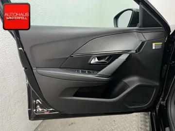 Car image 28