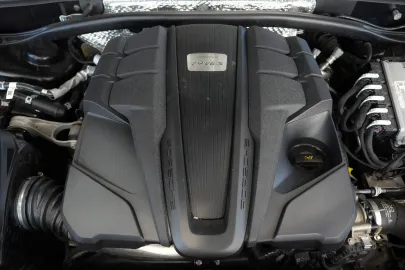 Car image 26