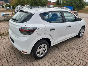 Car image 4