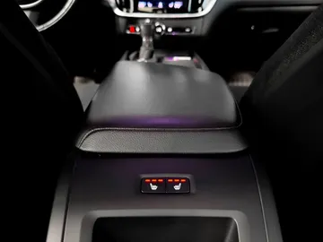 Car image 38