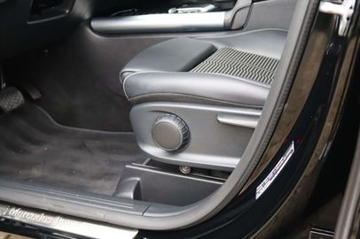 Car image 37