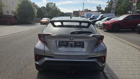 Car image 4