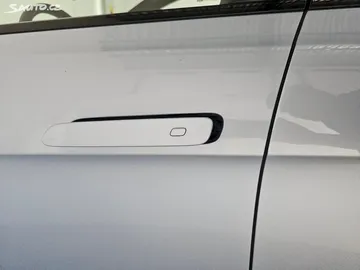 Car image 39