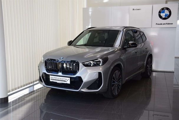 BMW iX1 xDrive30 230 kW image number 1