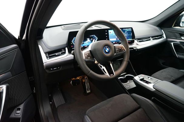 BMW iX1 xDrive30 225 kW image number 3