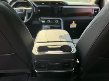 Car image 28