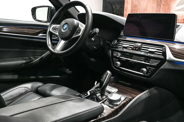 BMW 530 Touring 215 kW image number 14