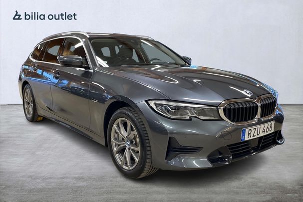 BMW 330e Touring M Sport xDrive 216 kW image number 2