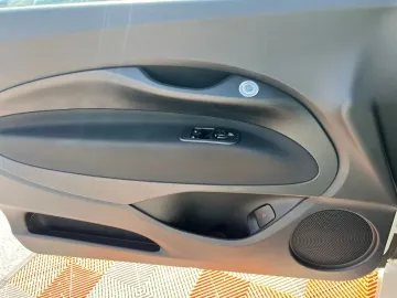 Car image 28
