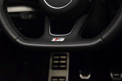 Car image 32