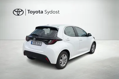 Car image 3