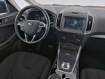 Car image 14