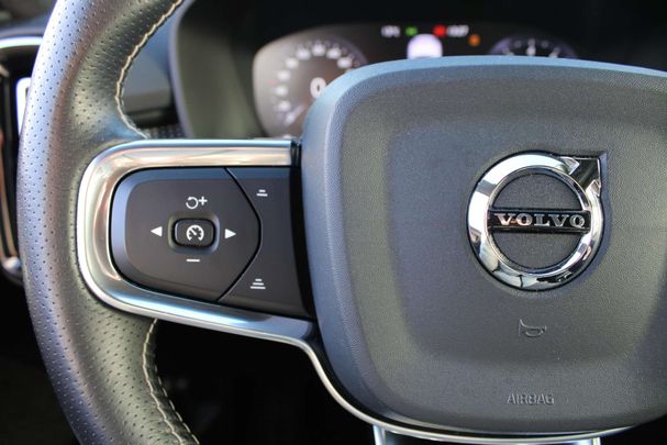 Volvo XC40 T4 140 kW image number 11