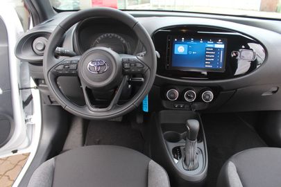 Car image 14