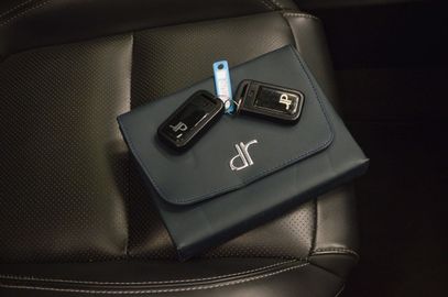 Car image 32