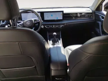 Car image 17