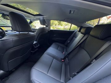 Car image 26