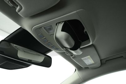 Car image 38